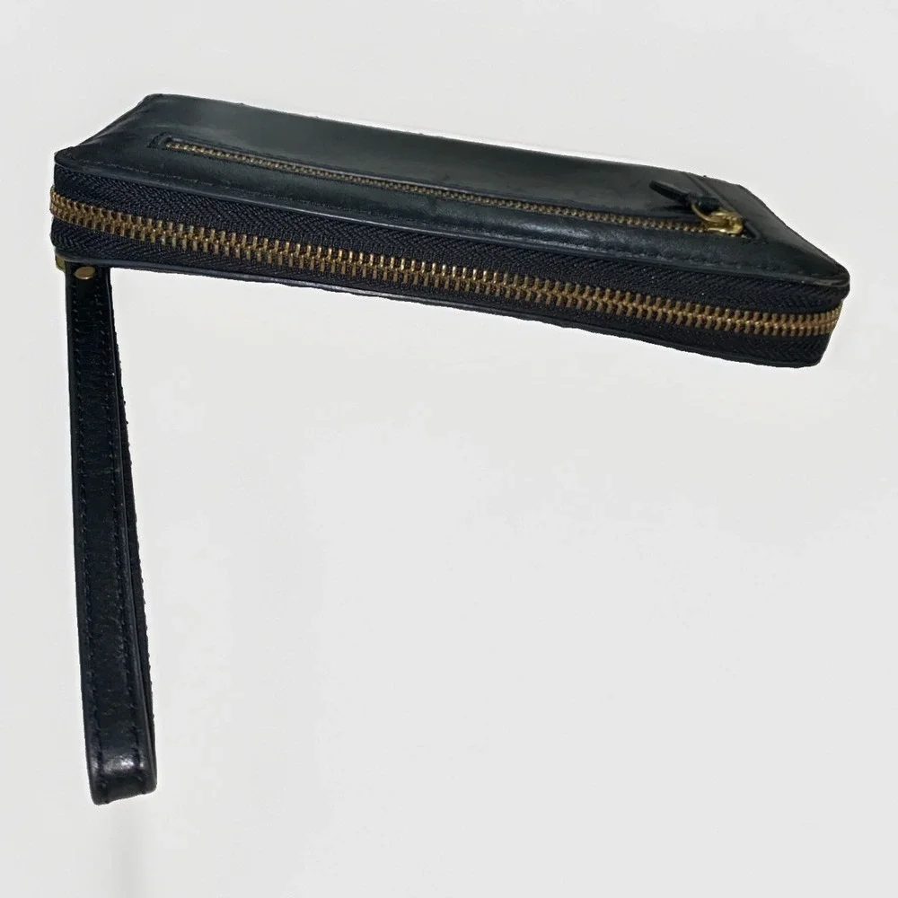 Fossil Black Leather Zip Around Wristlet Wallet Detachable Strap
